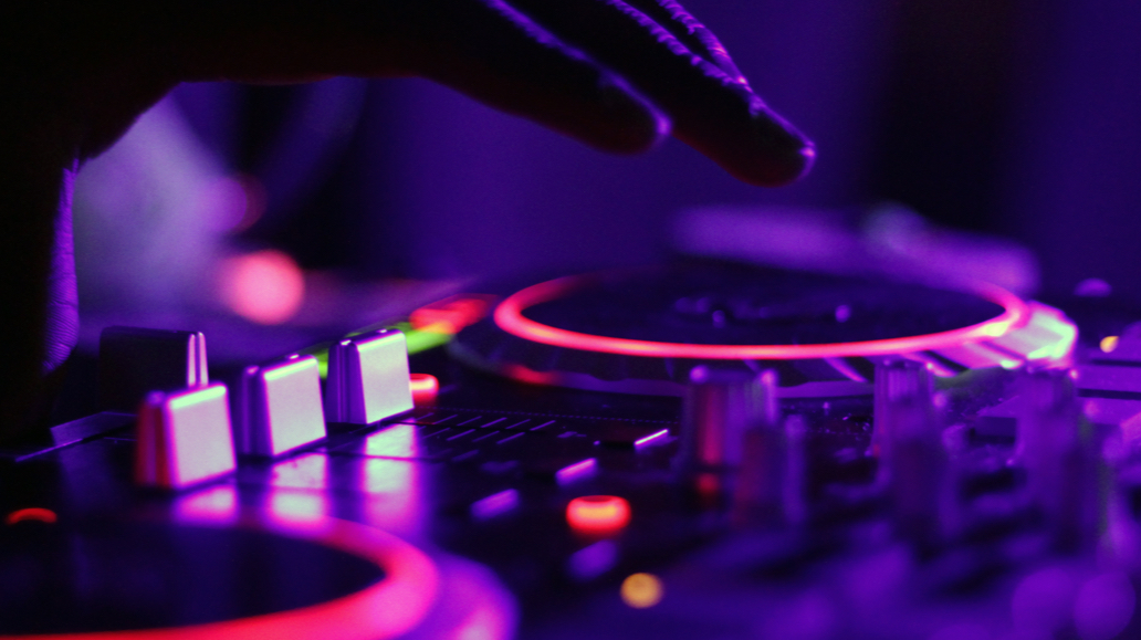 dj mixing music